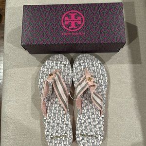 Brand new never worn coastal pink Gemini link Tory Burch flip flop